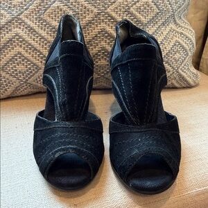 AEROSOLES Black Peep-Toe Heels